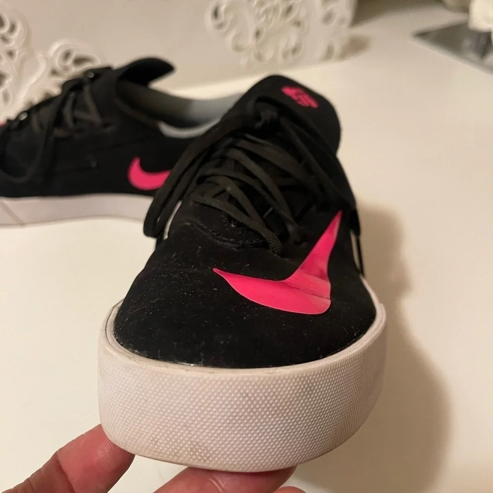 KD Nike sneakers . Hot pink and black